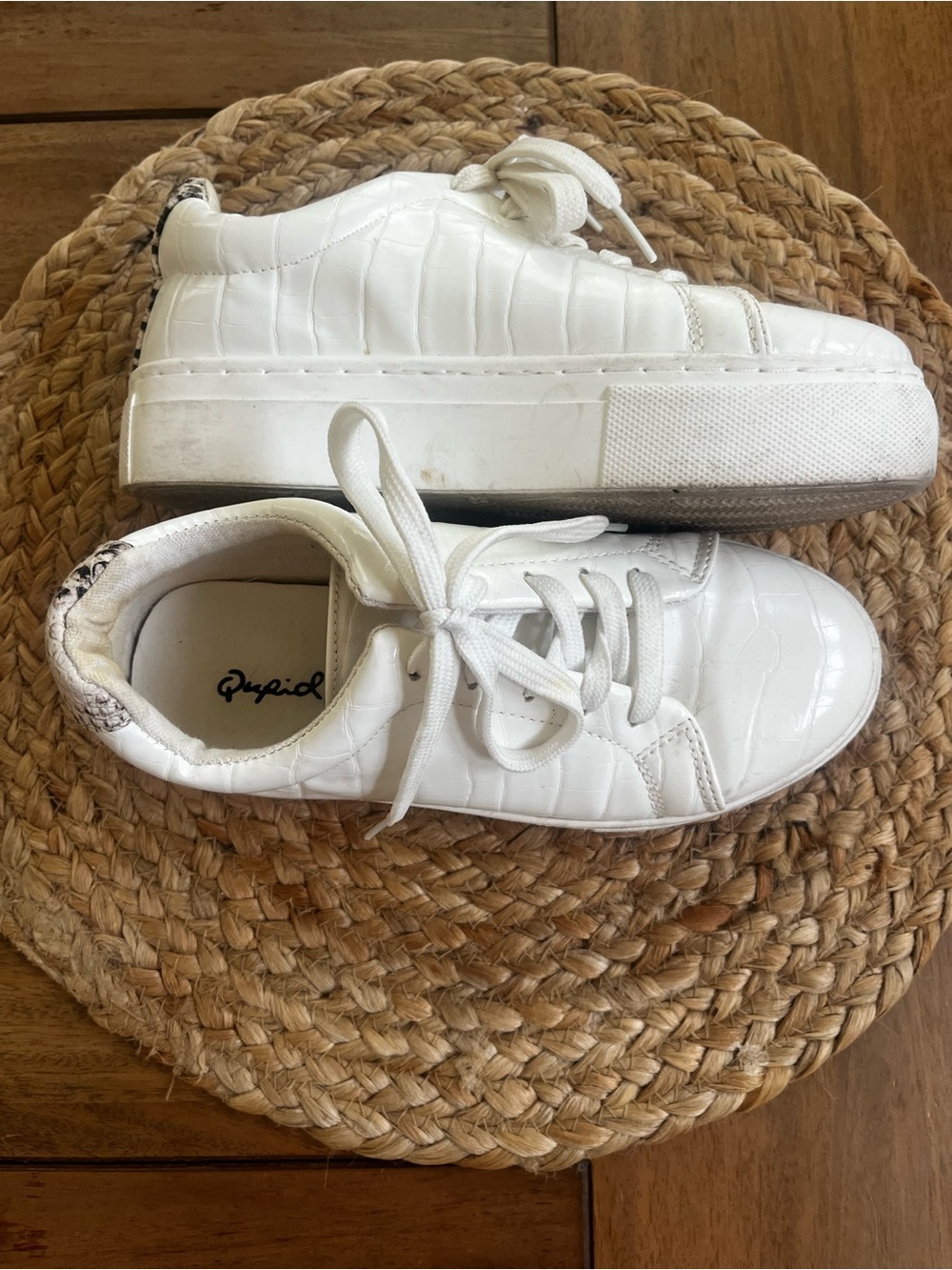 Qupid White Croc-Embossed Platform Lace-Up Sneakers; Size 5.5 Great Condition!